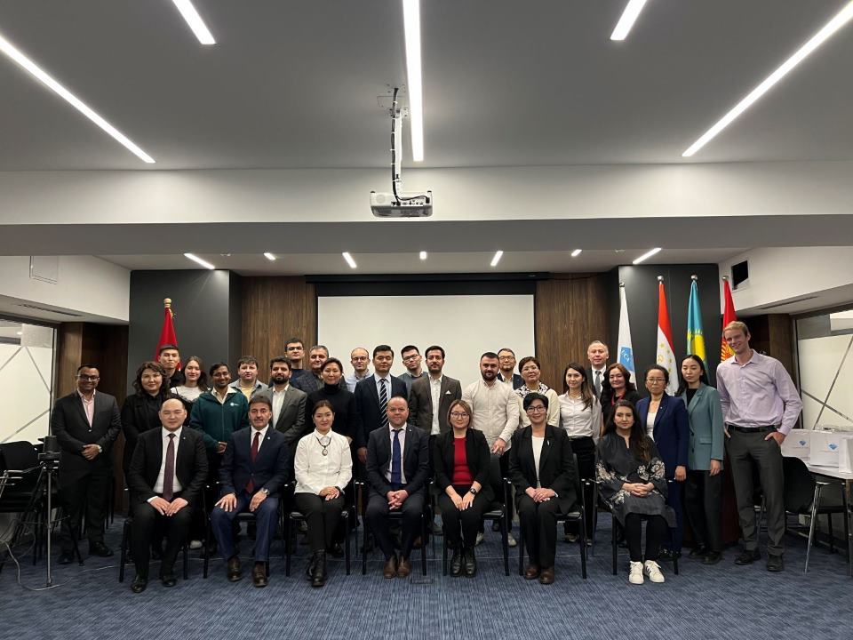 Group photo of programme participants and faculty